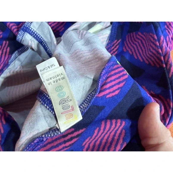 LuLaRoe Leggings Womens Tall & Curvy Blue Pink Geometric Print NWT TC Yoga - Picture 2 of 3